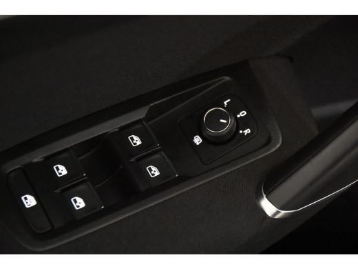 Volkswagen Touran 1.0 TSI Highline *1ste Eigenaar*Leer*Trekhaak*PDC* ActivLease financial lease