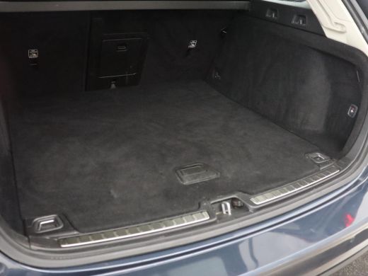 Volvo  V60 2.0 B3 Momentum | Trekhaak | Stoelverwarming | Adaptive cruise | Carplay | Stuurverwarming | Full... ActivLease financial lease