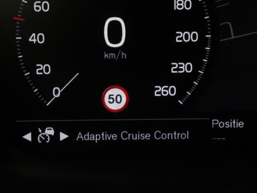 Volvo  V60 2.0 B3 Momentum | Trekhaak | Stoelverwarming | Adaptive cruise | Carplay | Stuurverwarming | Full... ActivLease financial lease