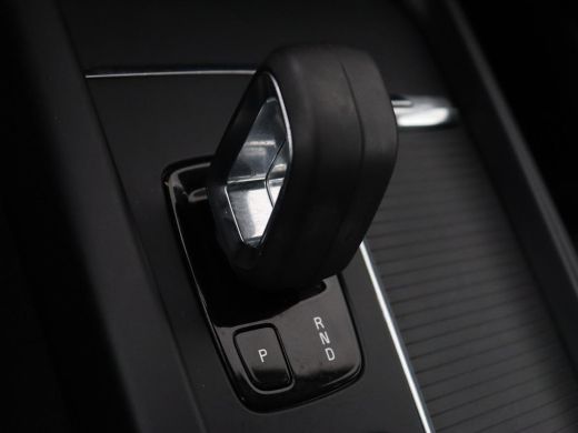 Volvo  V60 2.0 B3 Momentum | Trekhaak | Stoelverwarming | Adaptive cruise | Carplay | Stuurverwarming | Full... ActivLease financial lease