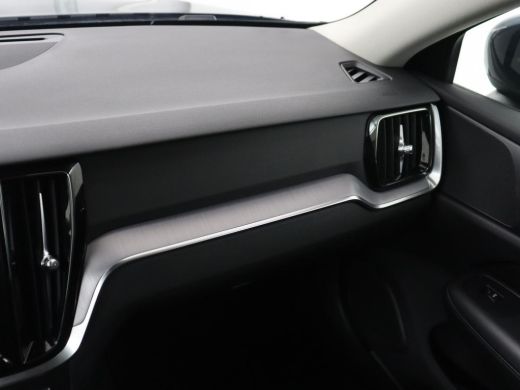 Volvo  V60 2.0 B3 Momentum | Trekhaak | Stoelverwarming | Adaptive cruise | Carplay | Stuurverwarming | Full... ActivLease financial lease