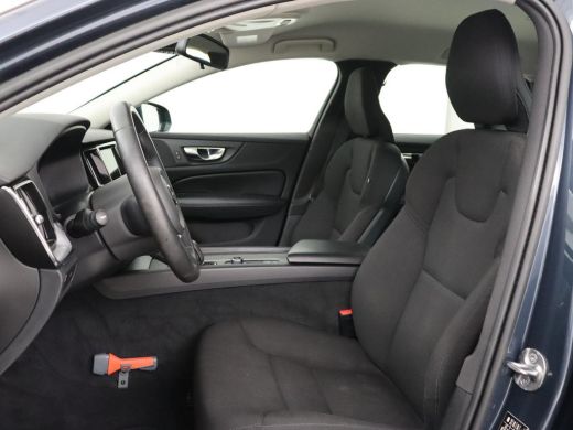 Volvo  V60 2.0 B3 Momentum | Trekhaak | Stoelverwarming | Adaptive cruise | Carplay | Stuurverwarming | Full... ActivLease financial lease