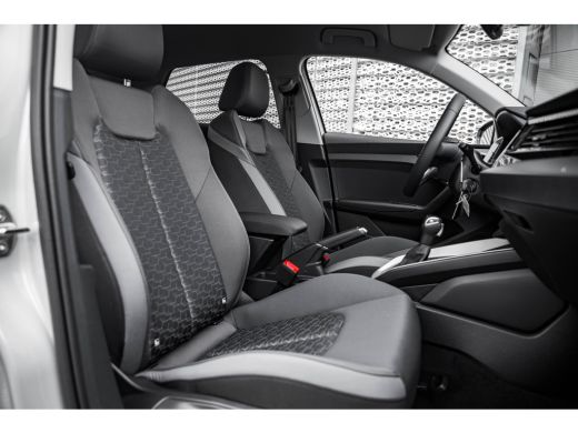 Audi A1 Sportback Sportback 25 TFSI S line | ACC | Navigatie | Sensoren voor + achter | Stoelverwarming | ActivLease financial lease