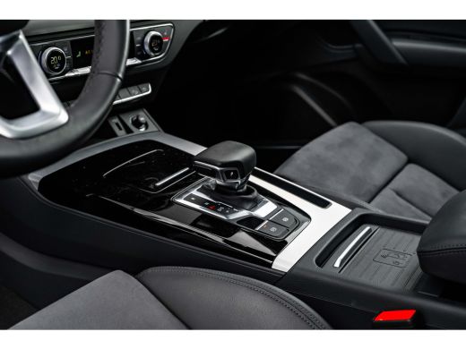 Audi Q5 50 TFSI e S edition Competition 299PK | Trekhaak | Luchtvering | Panorama Dak | Massage Stoelen |... ActivLease financial lease