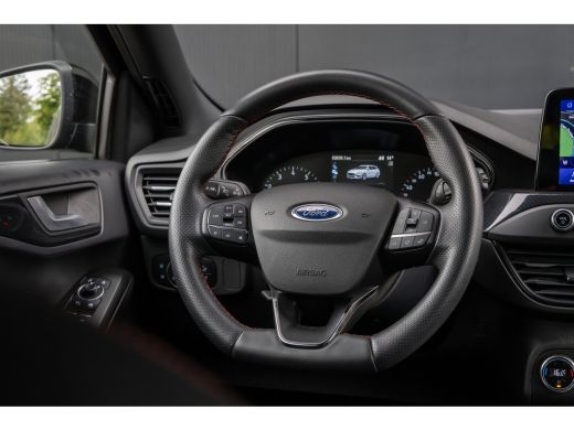Ford Focus 1.0 EcoBoost ST Line Business | 100% dealer o.h. | Parkeer-camera | Keyless Entry | Apple carplay... ActivLease financial lease