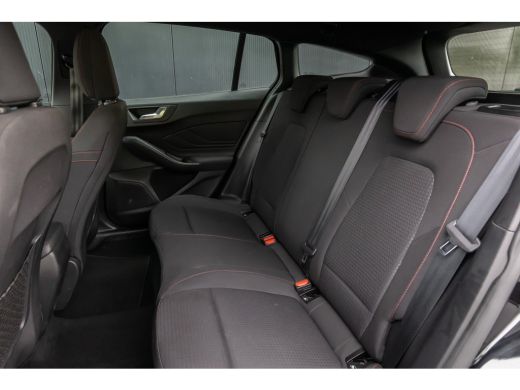 Ford Focus 1.0 EcoBoost ST Line Business | 100% dealer o.h. | Parkeer-camera | Keyless Entry | Apple carplay... ActivLease financial lease