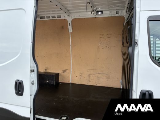 Iveco Daily 35S18 180pk 3.0L L2LH2 Hi-Matic Automaat Imperiaal Trekhaak Cruise Camera Climate Control ActivLease financial lease