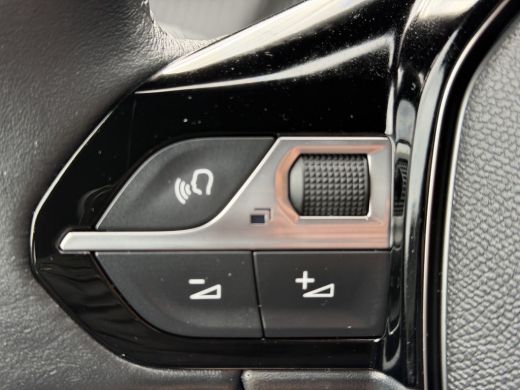 Peugeot 2008 100pk Allure Pack (360gr Camera - Keyless Entry - Adaptieve Cruise Controle - LED - Parkeersensor... ActivLease financial lease