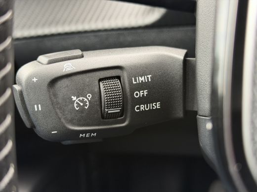 Peugeot 2008 100pk Allure Pack (360gr Camera - Keyless Entry - Adaptieve Cruise Controle - LED - Parkeersensor... ActivLease financial lease