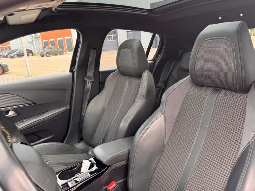 Peugeot 208 1.2 100PK GT-Line | Panoramadak | Navigatie | Sfeerverlichting | Apple Carplay / Android Auto | C... ActivLease financial lease