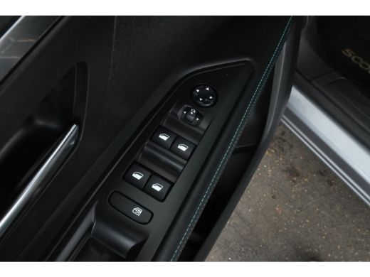 Peugeot 5008 1.5 BlueHDI Allure Pack Business 7 Persoons, Navigatie, Climate, trekhaak, ActivLease financial lease