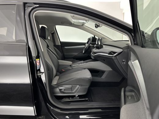 Skoda Enyaq iV 60 [ 3-Fase-11kW ] {SoH-88%} (INCL-BTW) *LEATHER-FABRIC | FULL-LED | DIGI-COCKPIT | CAMERA | KEYL... ActivLease financial lease