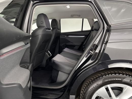 Skoda Enyaq iV 60 [ 3-Fase-11kW ] {SoH-88%} (INCL-BTW) *LEATHER-FABRIC | FULL-LED | DIGI-COCKPIT | CAMERA | KEYL... ActivLease financial lease