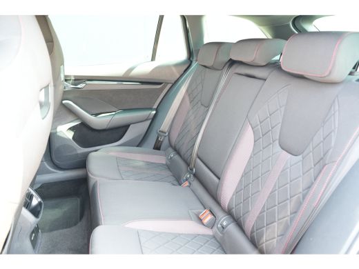Skoda Octavia Combi 1.4 TSI iV 245pk RS | Trekhaak | Keyless | 18" | Head-Up | Adaptive Cruise ActivLease financial lease