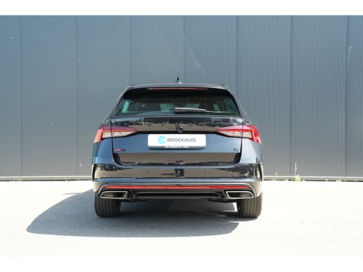 Skoda Octavia Combi 1.4 TSI iV 245pk RS | Trekhaak | Keyless | 18" | Head-Up | Adaptive Cruise ActivLease financial lease