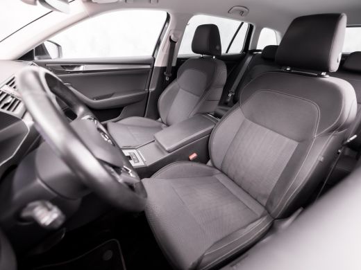 Skoda Superb Combi 1.4 TSI iV Business Sport 218Pk Automaat (VIRTUAL COCKPIT, APPLE CARPLAY, GROOT NAVI, MEMOR... ActivLease financial lease