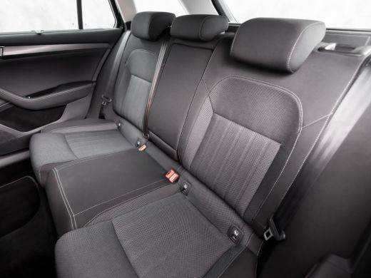 Skoda Superb Combi 1.4 TSI iV Business Sport 218Pk Automaat (VIRTUAL COCKPIT, APPLE CARPLAY, GROOT NAVI, MEMOR... ActivLease financial lease