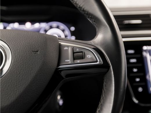 Skoda Superb Combi 1.4 TSI iV Business Sport 218Pk Automaat (VIRTUAL COCKPIT, APPLE CARPLAY, GROOT NAVI, MEMOR... ActivLease financial lease