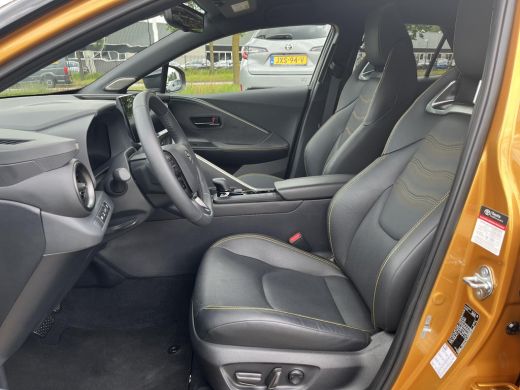 Toyota C-HR 2.0 Plug-in Hybrid 220 Premi&egrave;re Edition | All-in prijs | Automaat | Panoramadak | Adaptive cruise... ActivLease financial lease