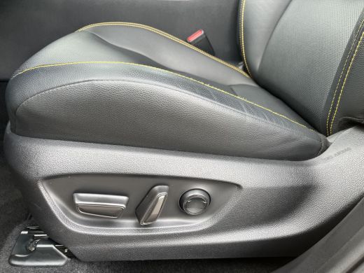 Toyota C-HR 2.0 Plug-in Hybrid 220 Premi&egrave;re Edition | All-in prijs | Automaat | Panoramadak | Adaptive cruise... ActivLease financial lease