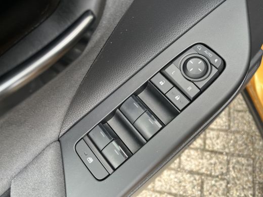 Toyota C-HR 2.0 Plug-in Hybrid 220 Premi&egrave;re Edition | All-in prijs | Automaat | Panoramadak | Adaptive cruise... ActivLease financial lease