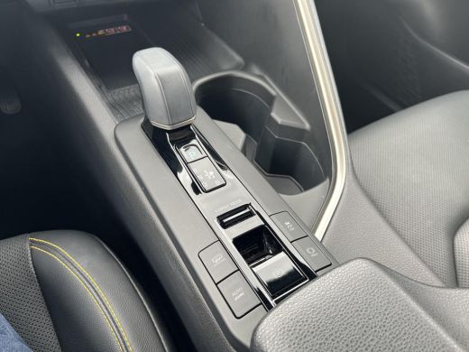 Toyota C-HR 2.0 Plug-in Hybrid 220 Premi&egrave;re Edition | All-in prijs | Automaat | Panoramadak | Adaptive cruise... ActivLease financial lease
