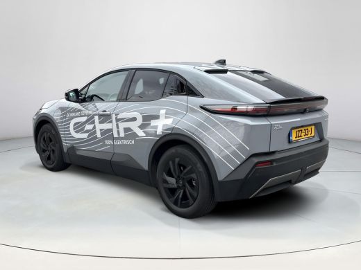 Toyota C-HR+ First Edition 77 kWh **STUURVERWARMING/ DODEHOEK DETECTIE/ ELEKTRONISCHE ACHTERKLEP** ActivLease financial lease