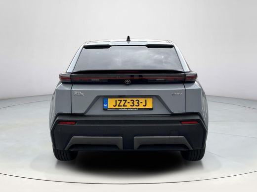 Toyota C-HR+ First Edition 77 kWh **STUURVERWARMING/ DODEHOEK DETECTIE/ ELEKTRONISCHE ACHTERKLEP** ActivLease financial lease