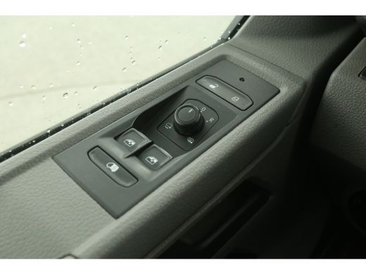 Volkswagen Transporter 2.0 TDI L2H1 150PK | Aut. | Airco | Cruise | Camera | Carplay | Trekhaak | 2xSchuifdeur ActivLease financial lease