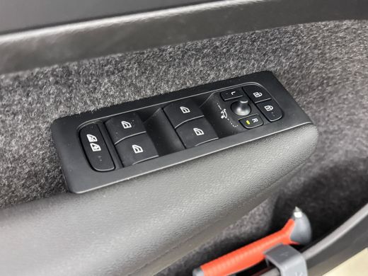 Volvo  XC40 B3 Essential | 17" | Google | Adaptieve Cruise | BLIS | Parkeercamera | Getint glas | Parkeersens... ActivLease financial lease