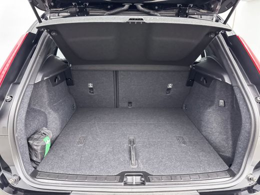Volvo  XC40 B3 Essential | 17" | Google | Adaptieve Cruise | BLIS | Parkeercamera | Getint glas | Parkeersens... ActivLease financial lease