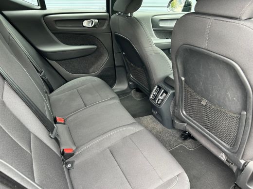 Volvo  XC40 Recharge Core 70 kWh | Warmtepomp | Stoel & stuurverwarming | Trekhaak | Camera | Cruise Control ... ActivLease financial lease