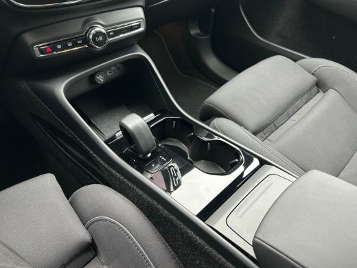 Volvo  XC40 Recharge Core 70 kWh | Warmtepomp | Stoel & stuurverwarming | Trekhaak | Camera | Cruise Control ... ActivLease financial lease
