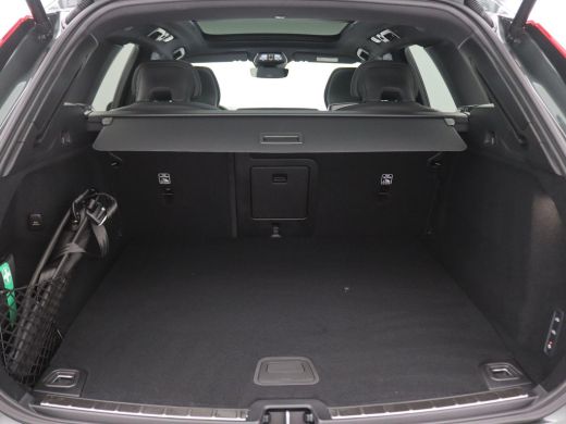 Volvo  XC60 2.0 T6 Plug-in hybrid AWD Ultra Executive Edition Panoramadak, Trekhaak, 22"LM Velgen, Head-Up Di... ActivLease financial lease