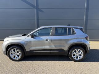 Jeep Avenger 100pk Altitude (Camera - Keyless Entry - Adaptieve Cruise Controle - Elektrische Klep - JBL - LED...