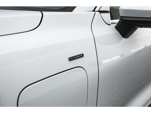 Audi Q3 S edition | Adaptive cruise control | Audi sound system | Cruise control ActivLease financial lease