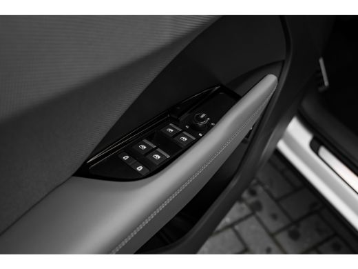 Audi Q3 S edition | Adaptive cruise control | Audi sound system | Cruise control ActivLease financial lease