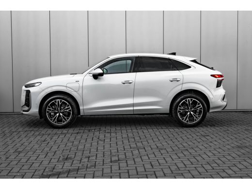 Audi Q3 S edition | Adaptive cruise control | Audi sound system | Cruise control ActivLease financial lease