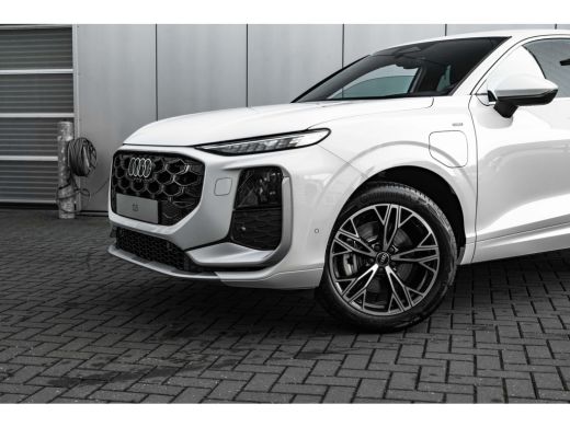 Audi Q3 S edition | Adaptive cruise control | Audi sound system | Cruise control ActivLease financial lease