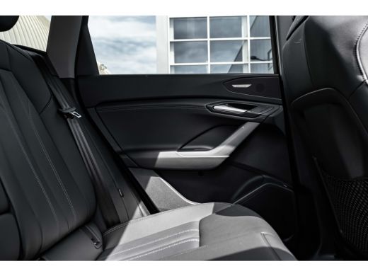 Audi Q6 e-tron S edition performance 100 kWh 306PK | Panorama Dak | Luchtvering | B&O Audio | Head-up Display | ... ActivLease financial lease
