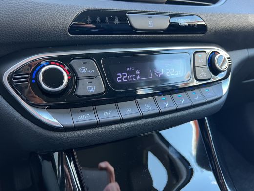 Hyundai i30 1.6 T-GDi Premium Automaat | Camera | Carplay | Climate controle | Lederen bekleding | Bestuurder... ActivLease financial lease