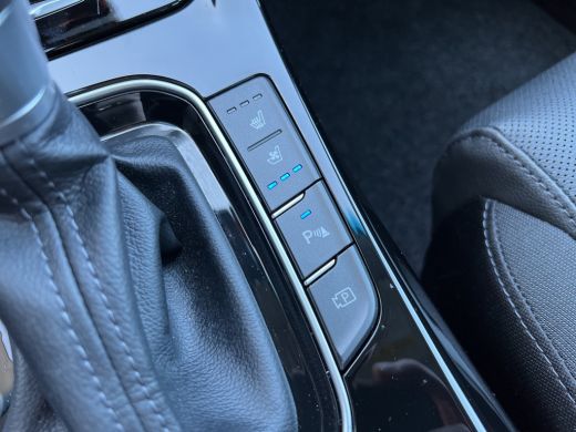 Hyundai i30 1.6 T-GDi Premium Automaat | Camera | Carplay | Climate controle | Lederen bekleding | Bestuurder... ActivLease financial lease