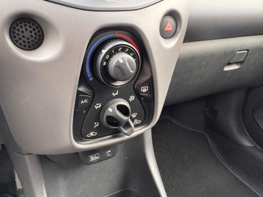 Peugeot 108 1.0 e-VTi Active | Airco | Radio | Bluetooth | Elektrische ramen | | Achterbank in delen neerklap... ActivLease financial lease