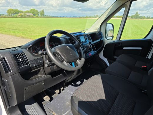Peugeot Boxer 330 2.2 BlueHDi L2 H2 - 120 Pk - Euro 6 - Navi - ParkeerCamera - Airco - Cruise Control ActivLease financial lease