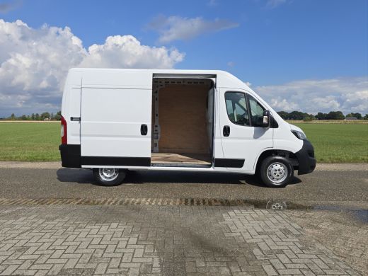 Peugeot Boxer 330 2.2 BlueHDi L2 H2 - 120 Pk - Euro 6 - Navi - ParkeerCamera - Airco - Cruise Control ActivLease financial lease