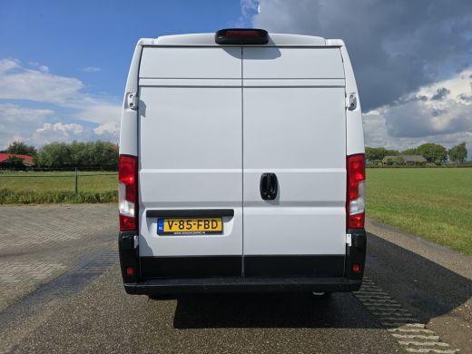 Peugeot Boxer 330 2.2 BlueHDi L2 H2 - 120 Pk - Euro 6 - Navi - ParkeerCamera - Airco - Cruise Control ActivLease financial lease