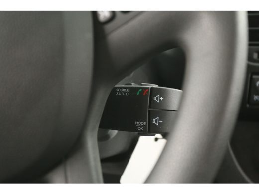 Renault Trafic 2.0 dCi T29 L2H1 | Airco | Cruise | 3 Zits | Trekhaak | Carplay | Parkeersens. ActivLease financial lease