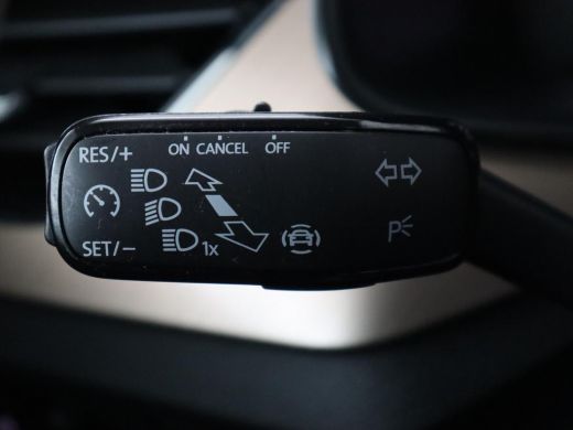 Skoda Kamiq 1.0 TSI Style | Automaat | Carplay | Keyless | Climate control | Full LED | Parkeerhulp | Cruise ... ActivLease financial lease