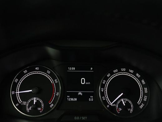 Skoda Kamiq 1.0 TSI Style | Automaat | Carplay | Keyless | Climate control | Full LED | Parkeerhulp | Cruise ... ActivLease financial lease