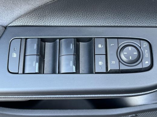 Toyota C-HR 2.0 Plug-in Hybrid 220 Premi&egrave;re Edition | Panoramadak | JBL premium audio | Camera's rondom | Led... ActivLease financial lease